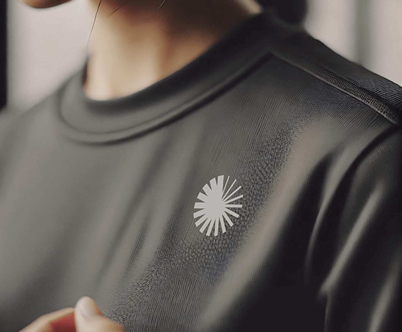 Detailaufnahme eines Shirts mit Beyond-Matter-Logo – Sinnbild für Haltung, Identität und die Menschen hinter Beyond Matter.