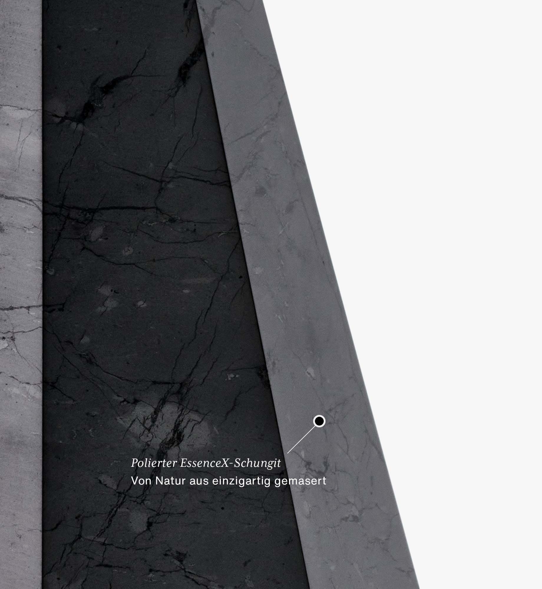 Detailansicht der Pyramide Ra aus EssenceX-Schungit von Beyond Matter – mit natürlicher Maserung und polierter Oberfläche.