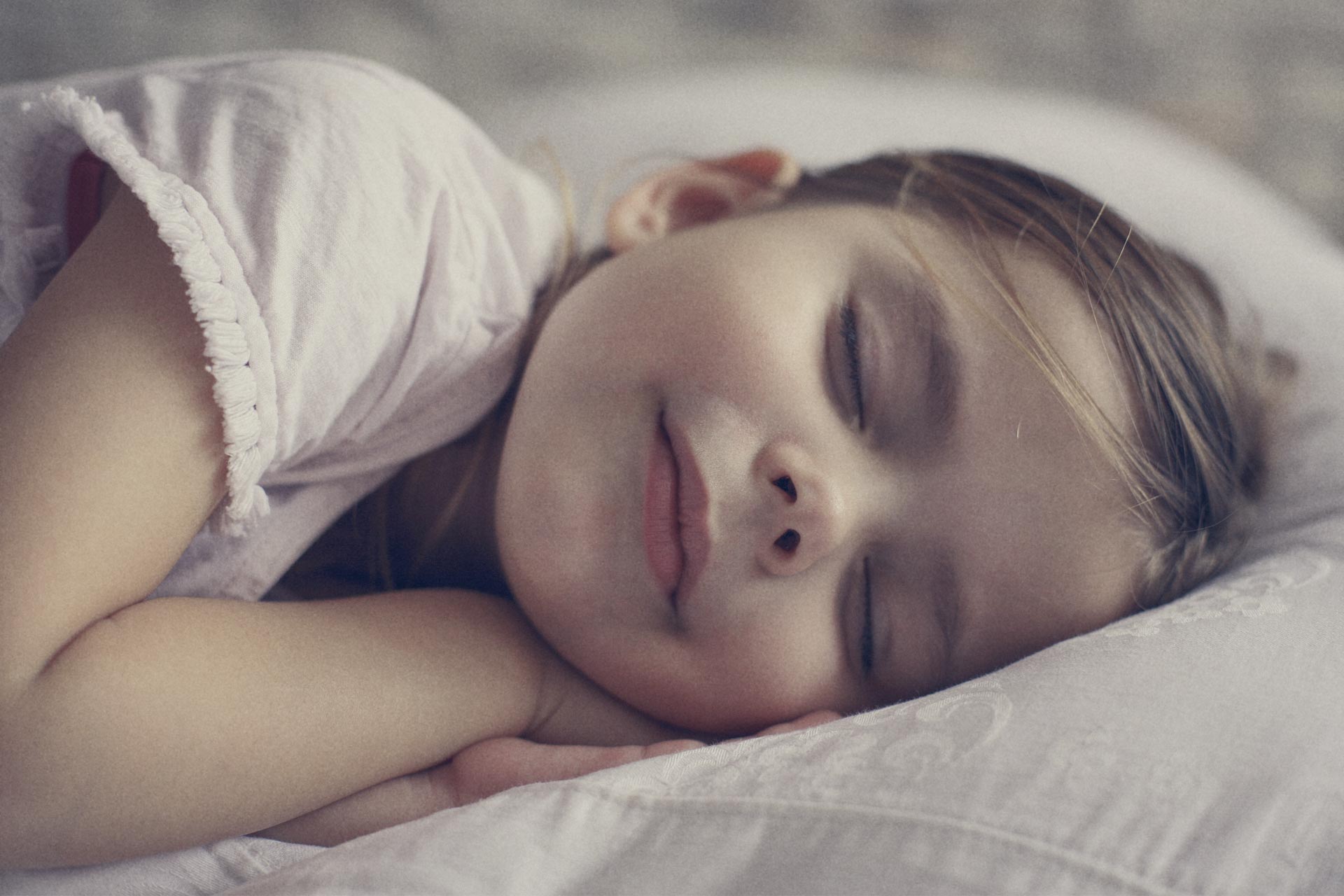 Schlafstörungen: Die vierte Phase des Schlafzyklus - die Traumschlafphase (REM-Schlaf)